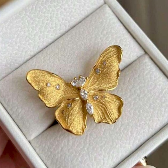 Anthropologie Jewelry - SALE Solid 18k Brushed Gold Vintage Crystal Butterfly Ring